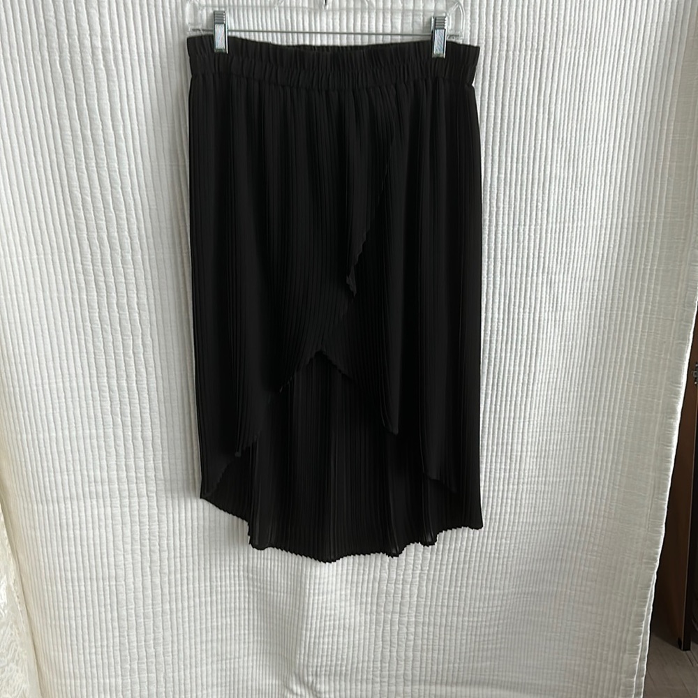 Hi low pleated skirt